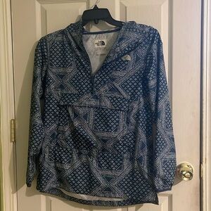 North face light white navy pull over